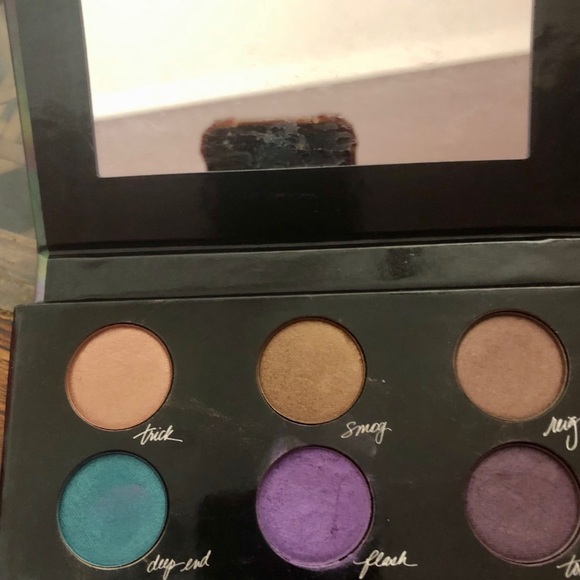 UD Wendes  Contraband  Eyeshadow Palette - Picture 3 of 4